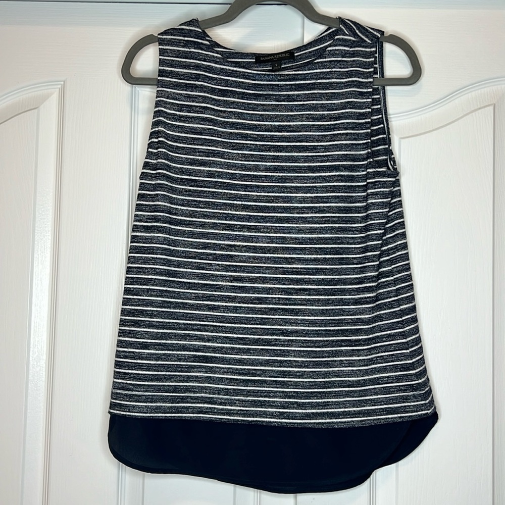 Banana Tepublic Sleeveless Navy Blue and White Striped Shirt Size Small -